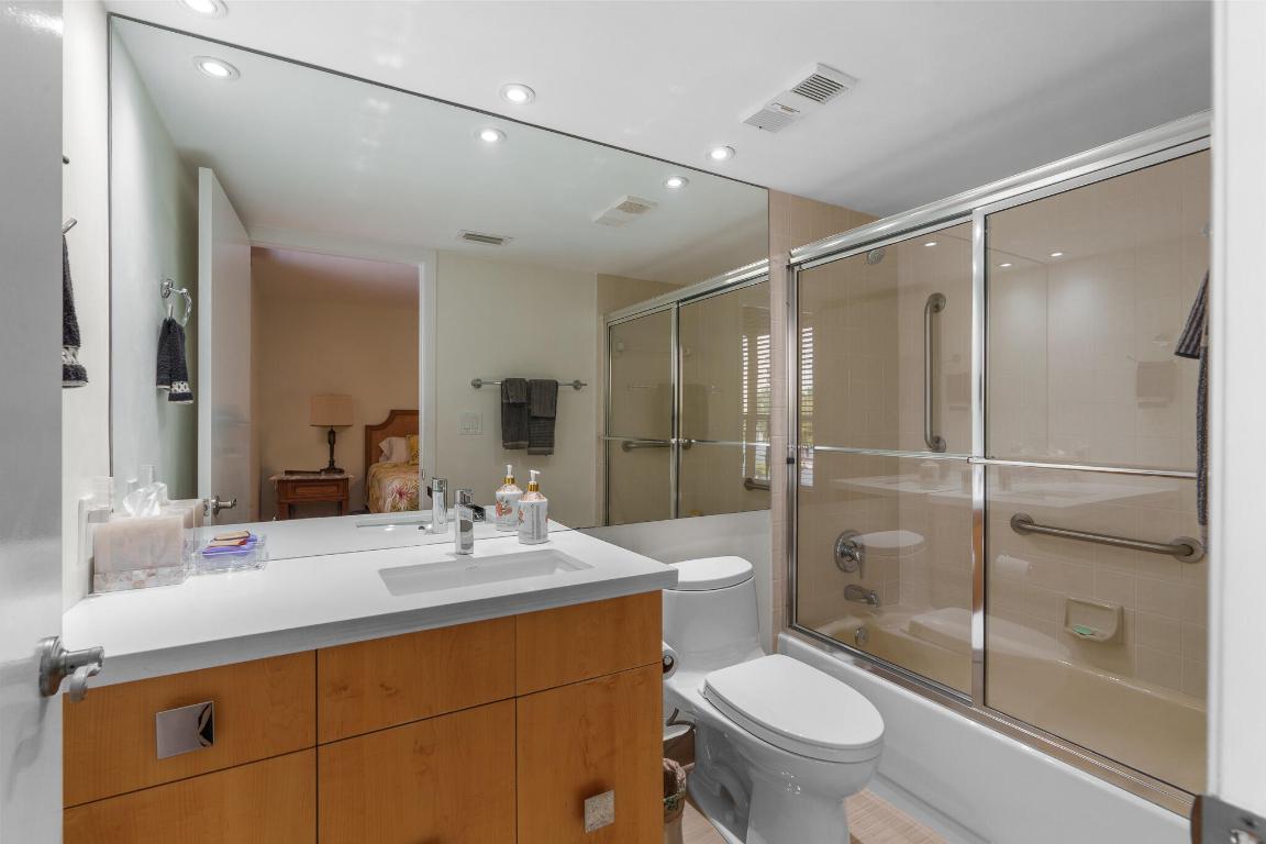 7572 Regency Lake Drive 302