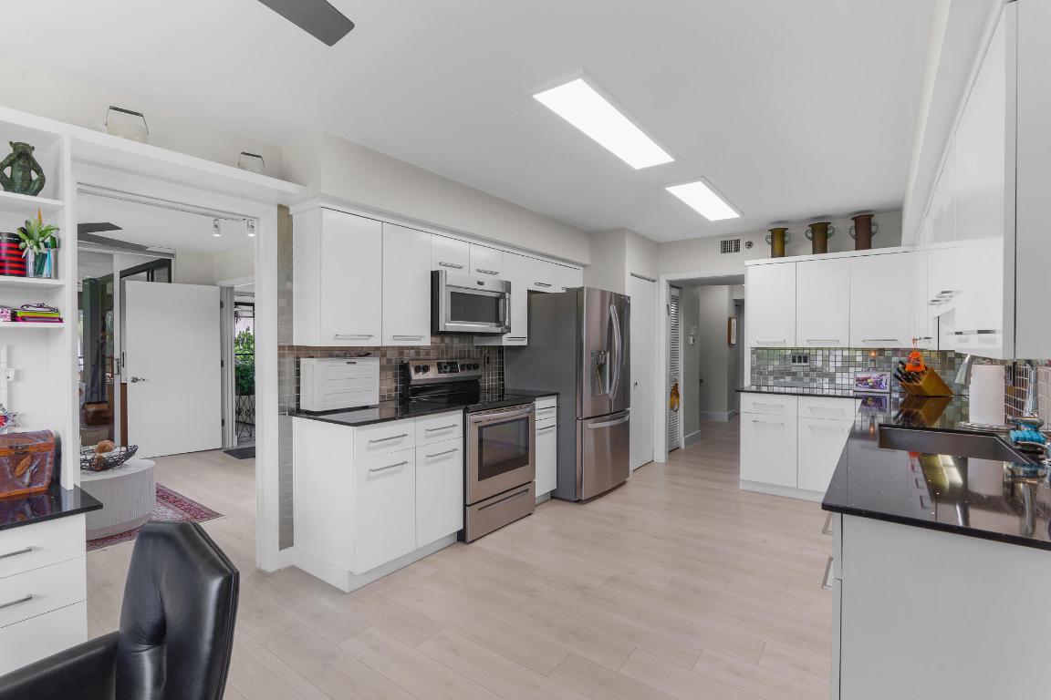 7572 Regency Lake Drive 302