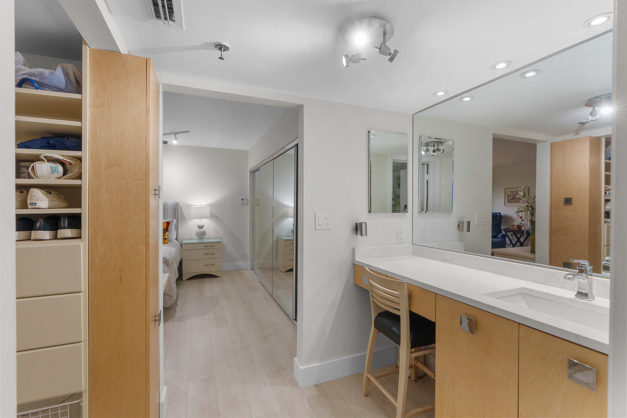 7572 Regency Lake Drive 302