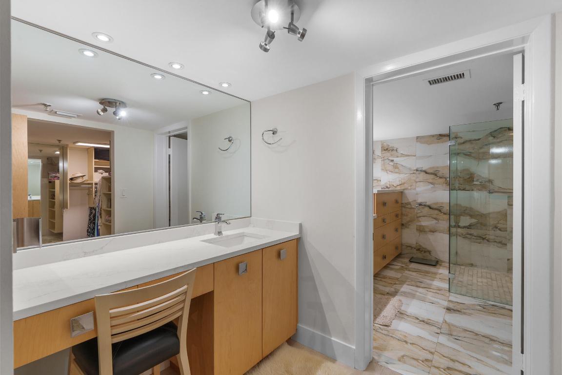 7572 Regency Lake Drive 302