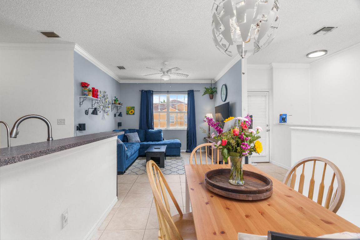 2879 Crestwood Terrace 1202