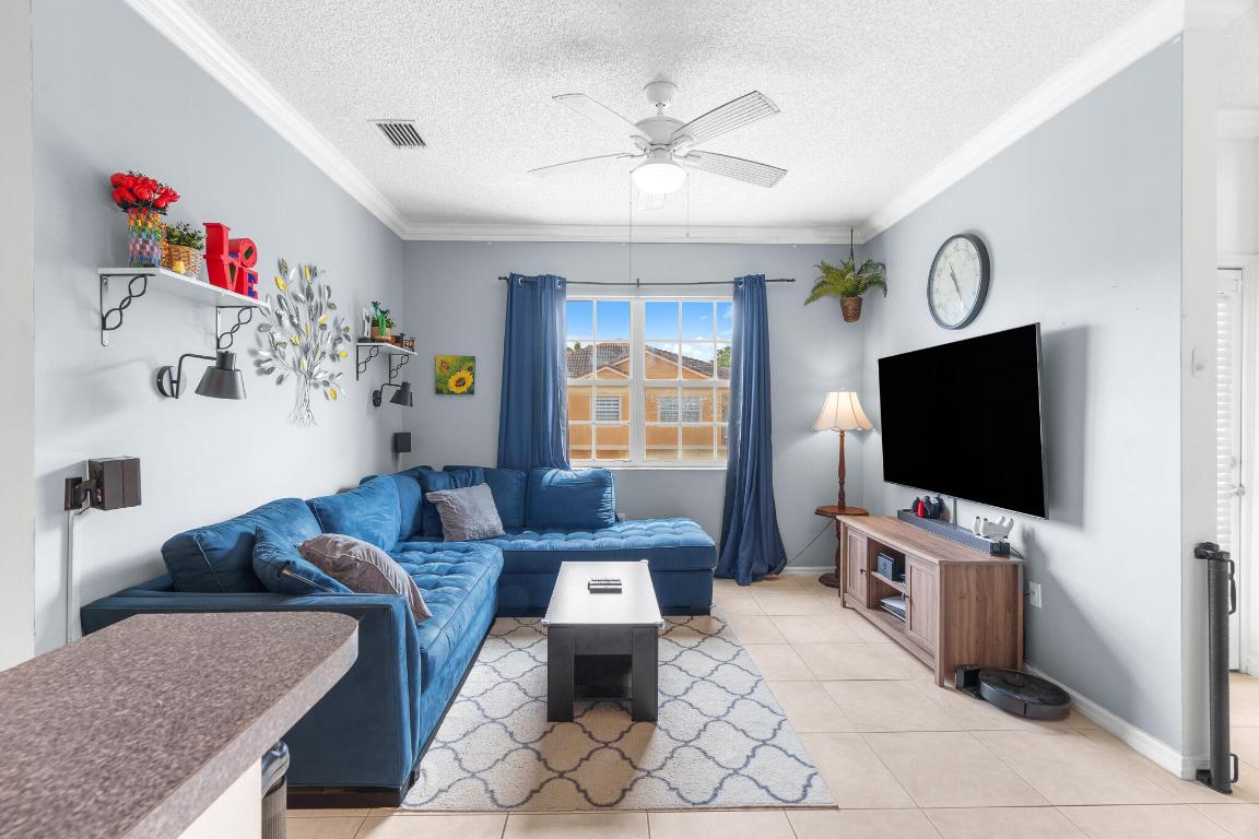 2879 Crestwood Terrace 1202