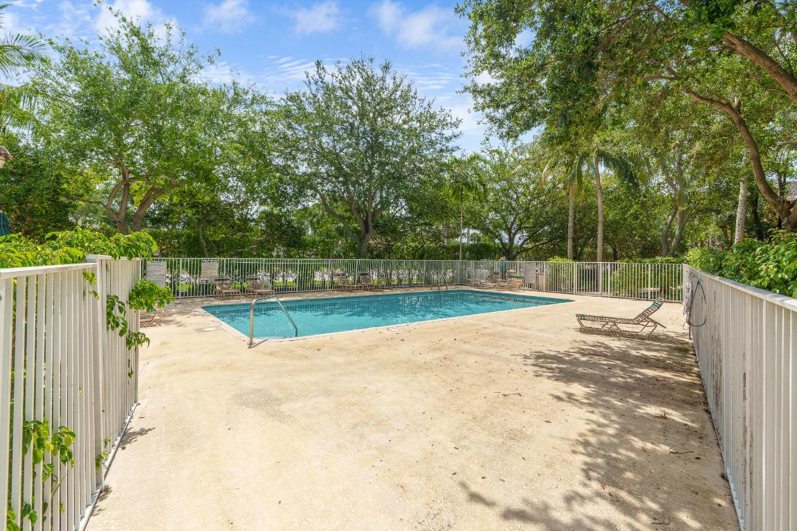 2879 Crestwood Terrace 1202