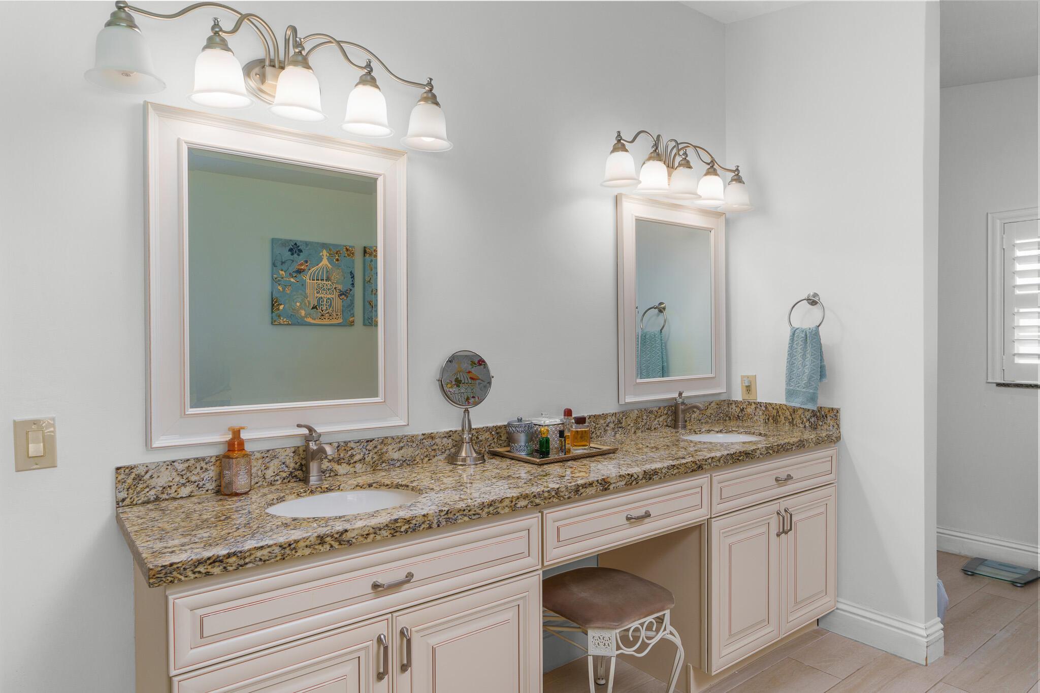 11199 Island Lakes Lane