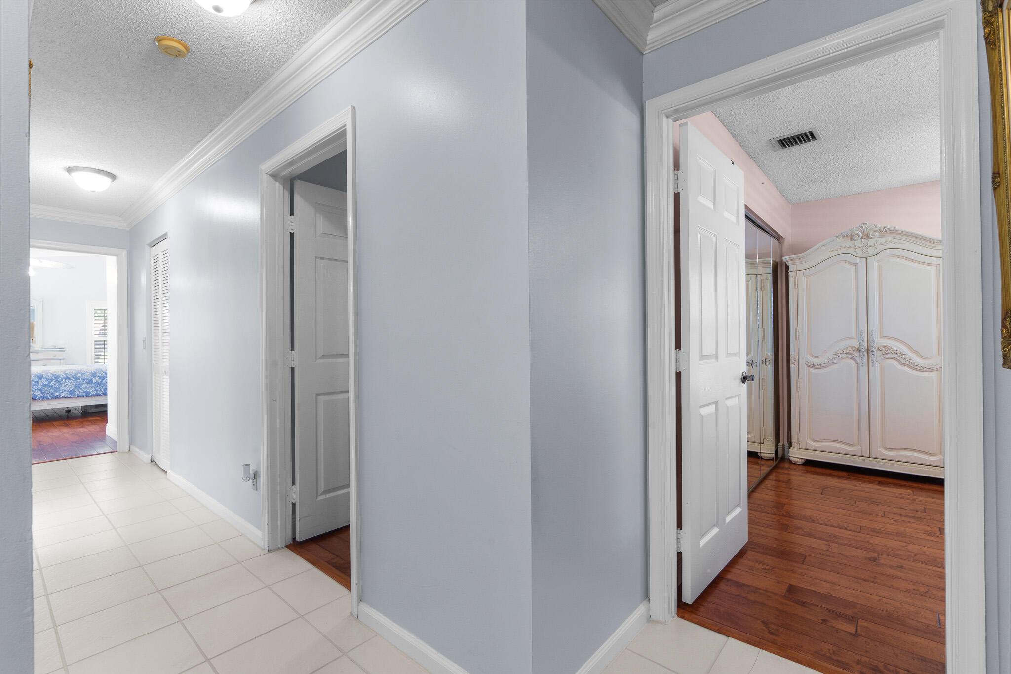 11199 Island Lakes Lane