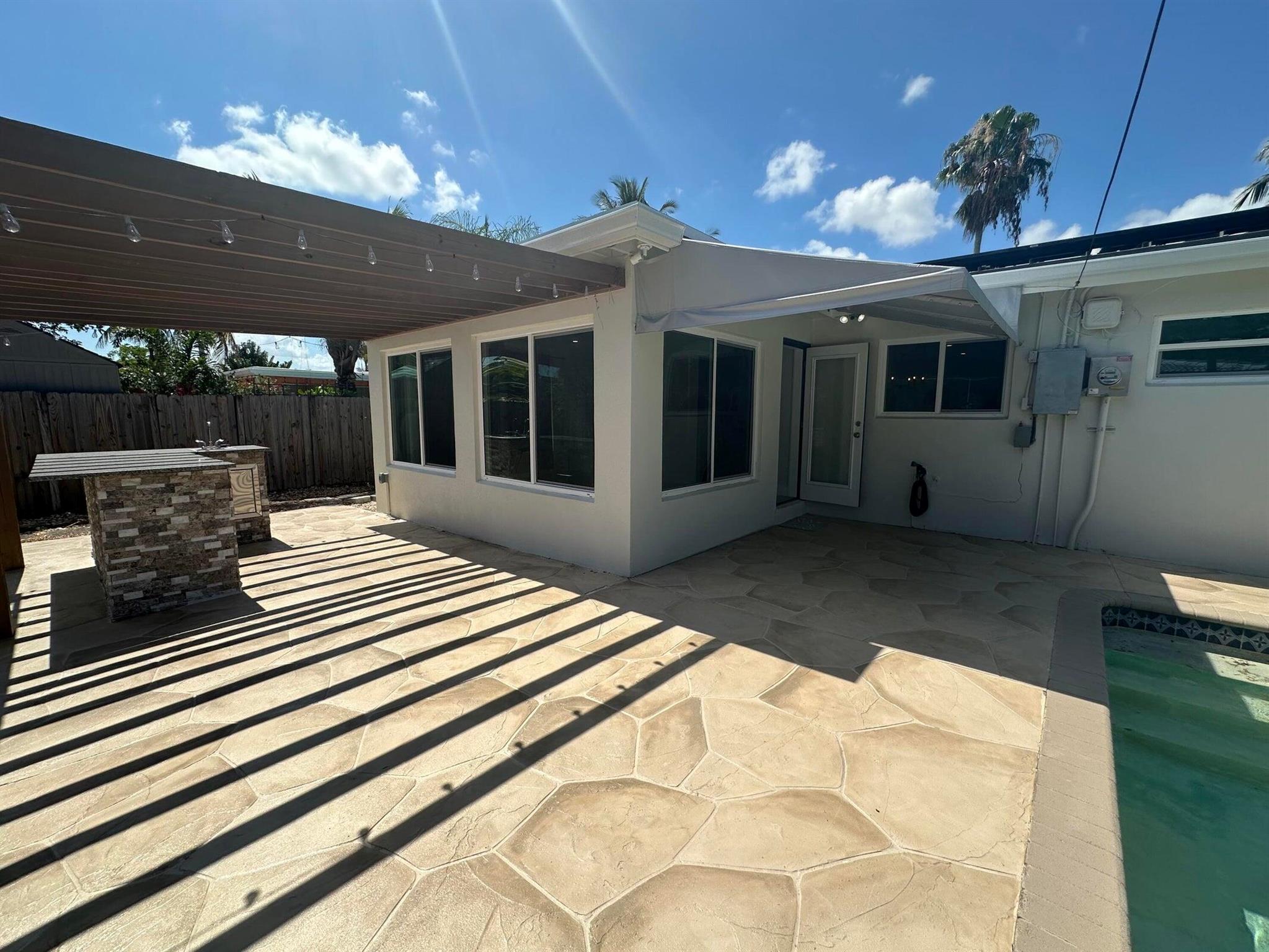 284 SW 11th Street