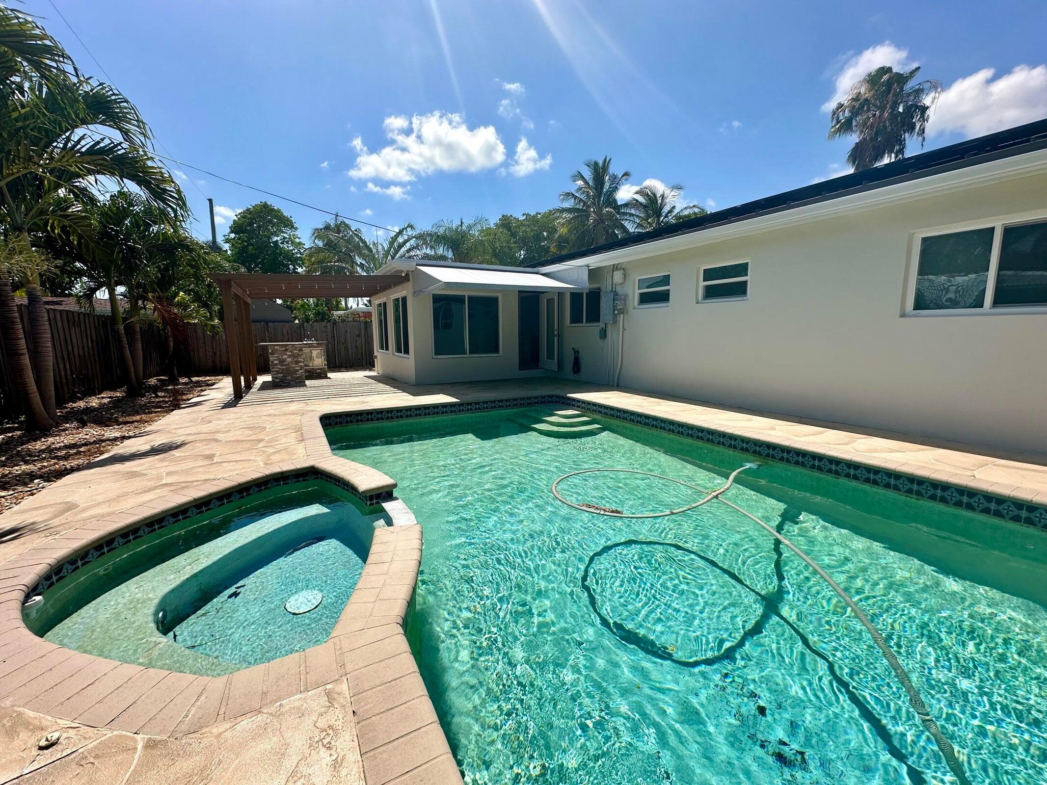 284 SW 11th Street