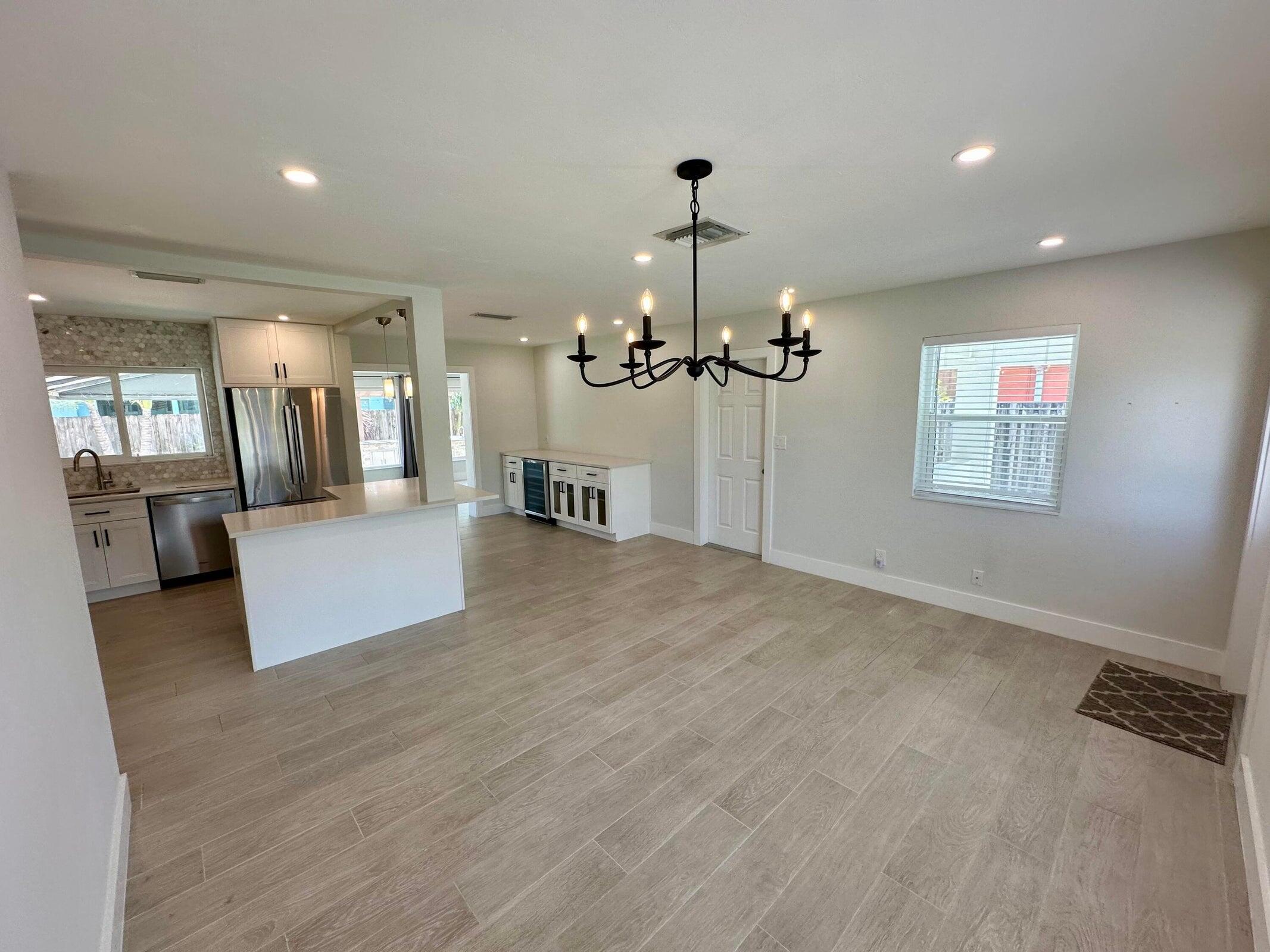 284 SW 11th Street