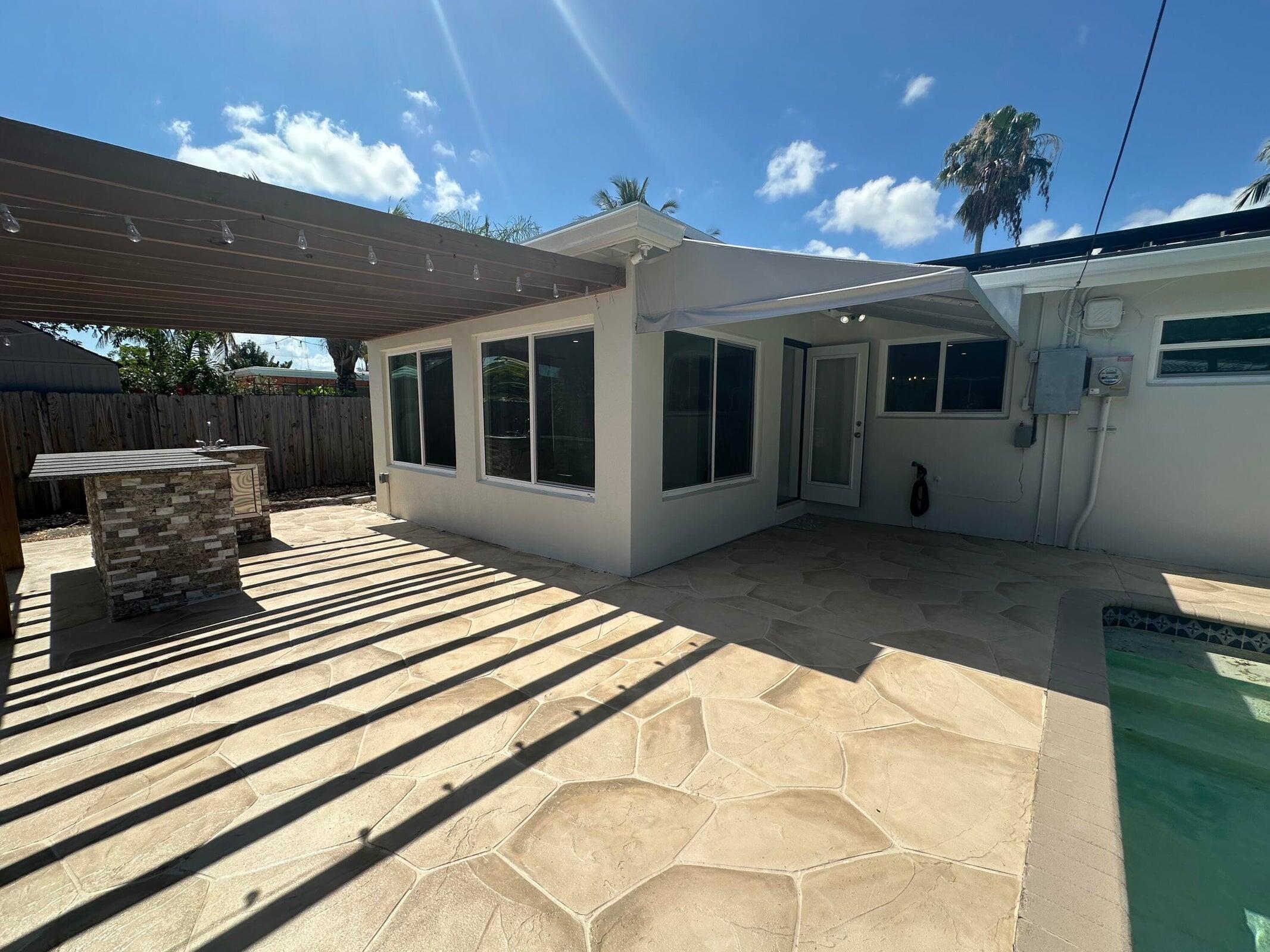 284 SW 11th Street