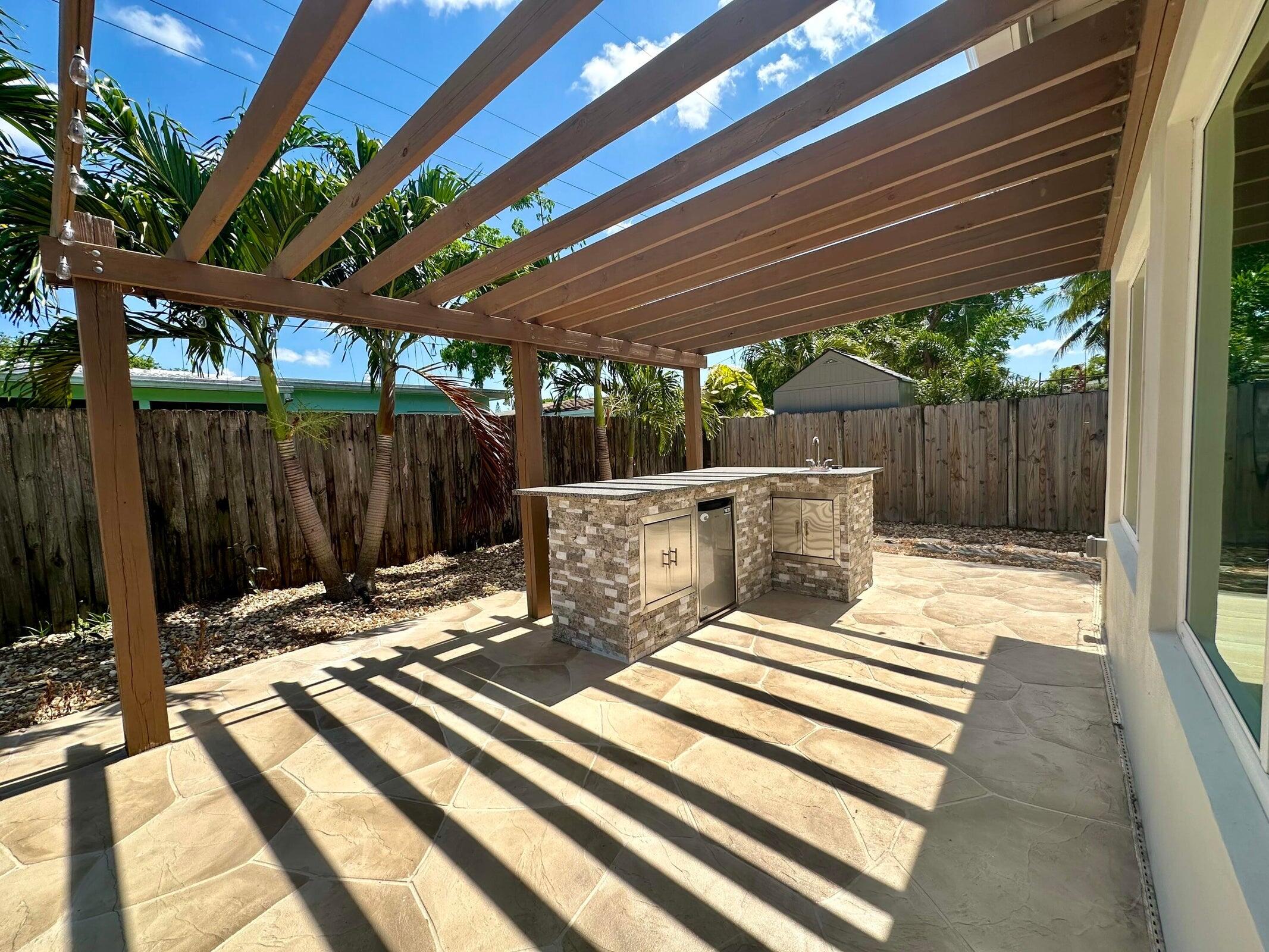 284 SW 11th Street