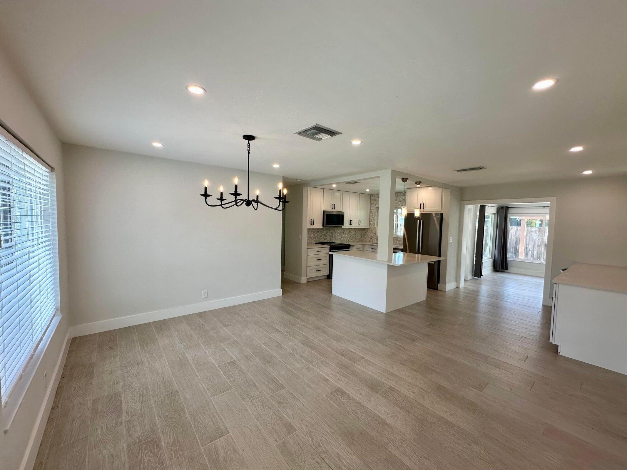 284 SW 11th Street