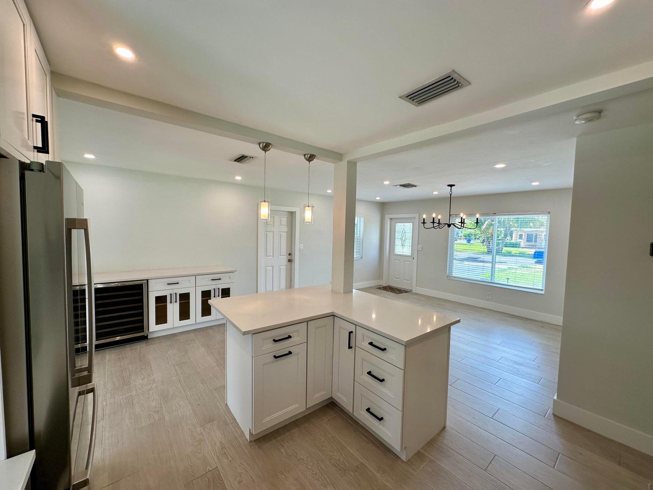 284 SW 11th Street
