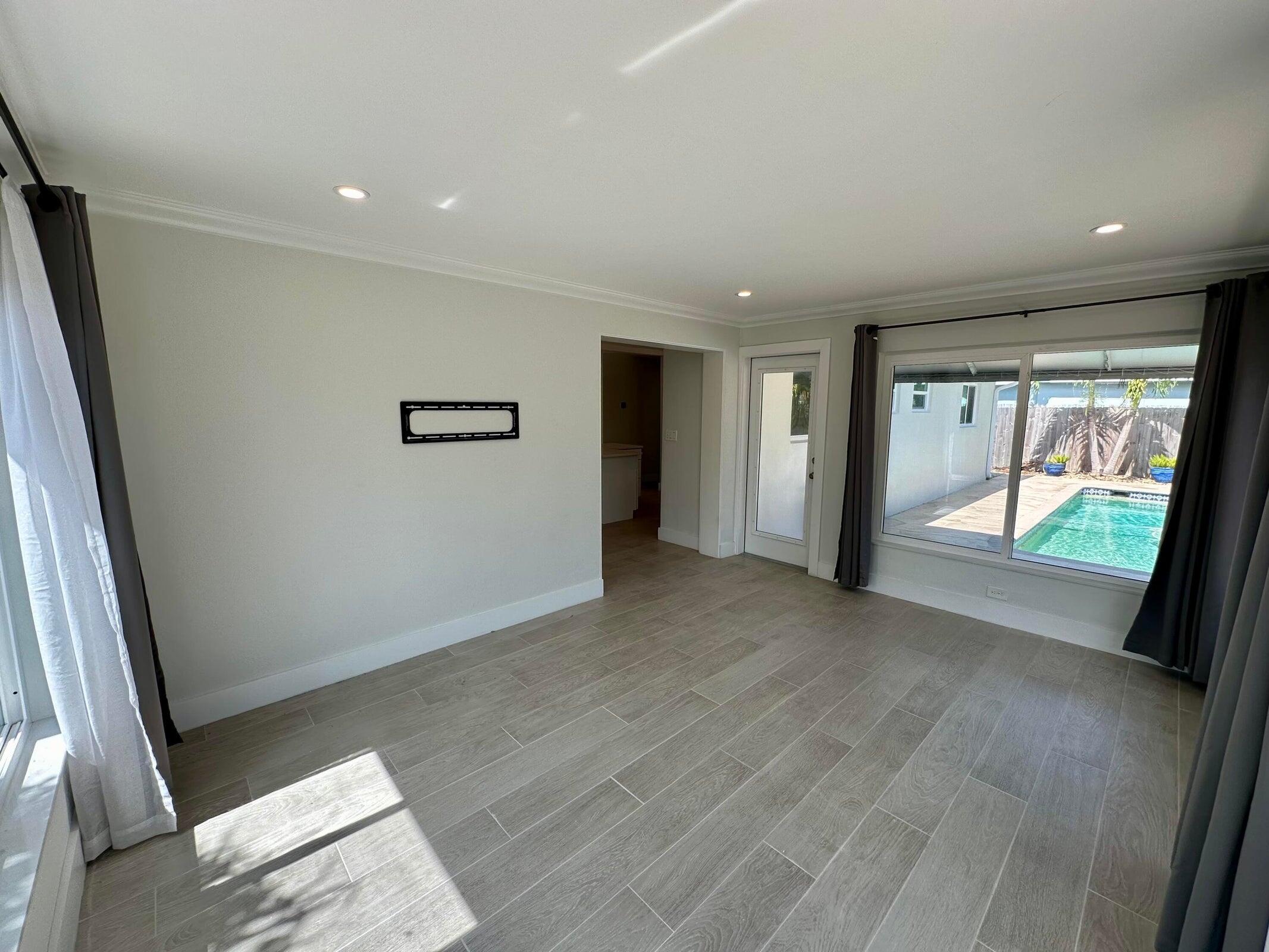 284 SW 11th Street