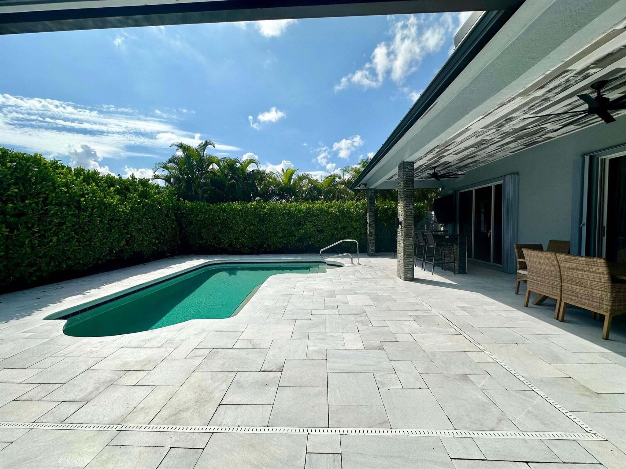 1874 Newhaven Avenue