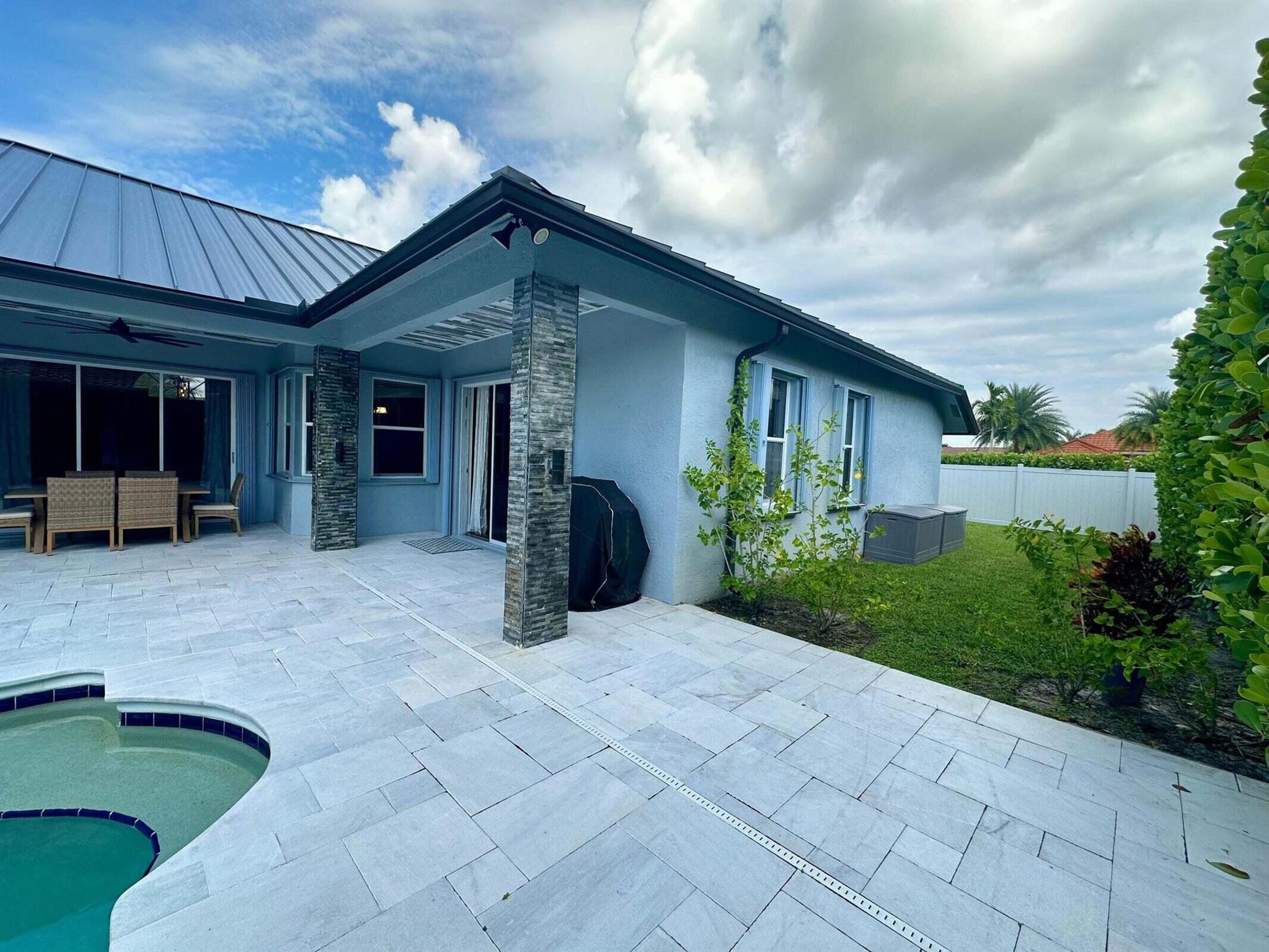 1874 Newhaven Avenue