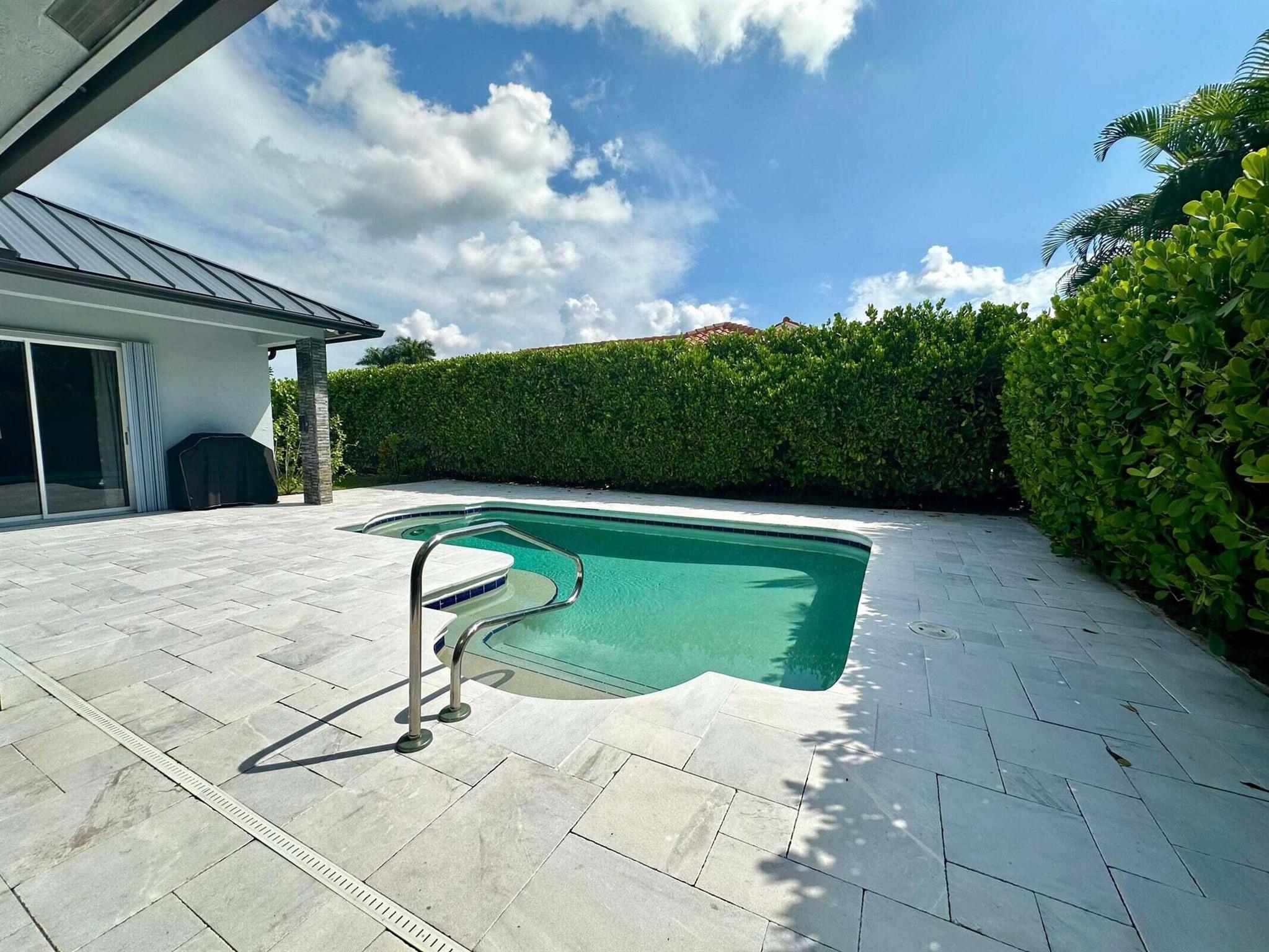 1874 Newhaven Avenue