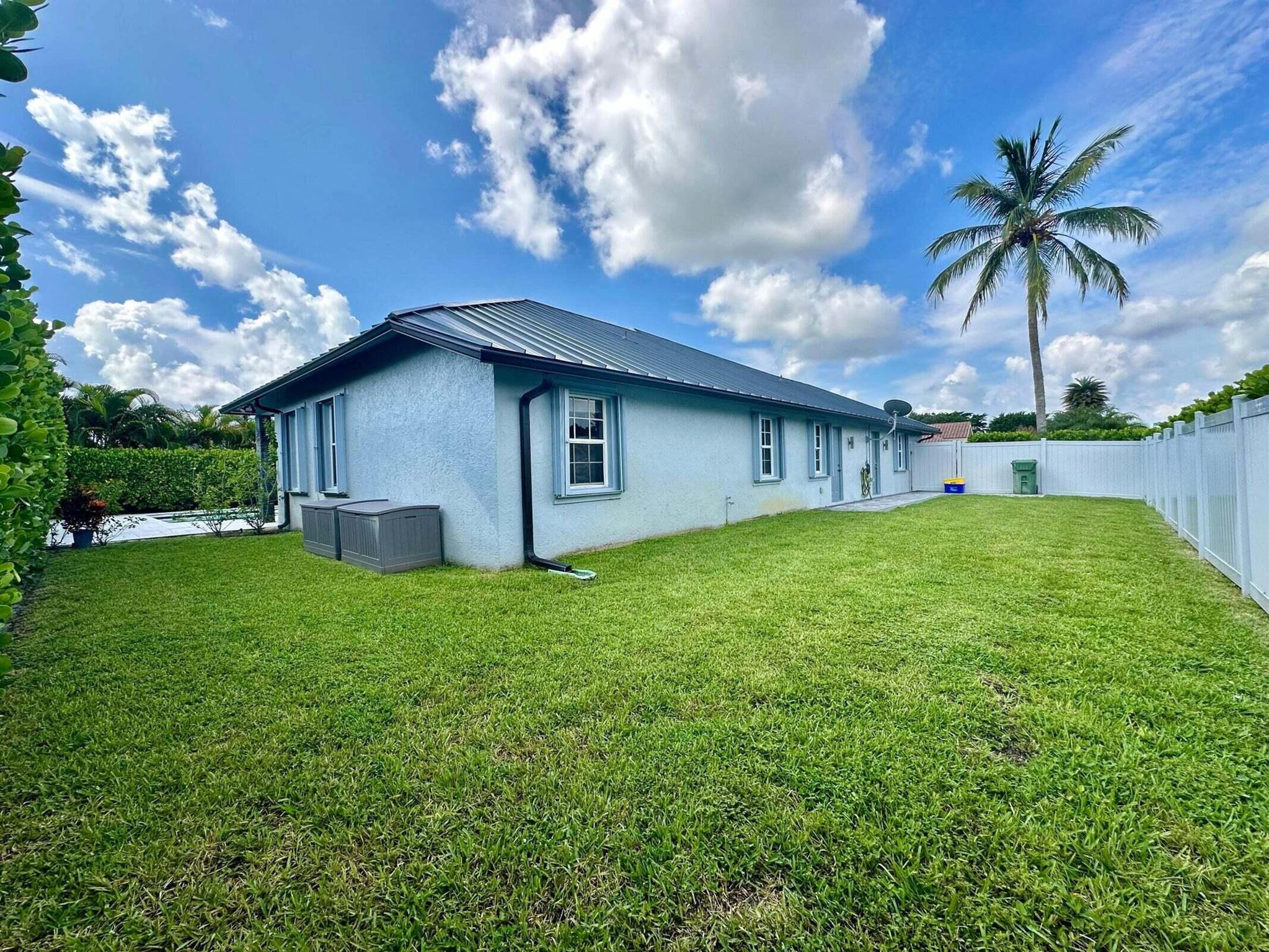 1874 Newhaven Avenue