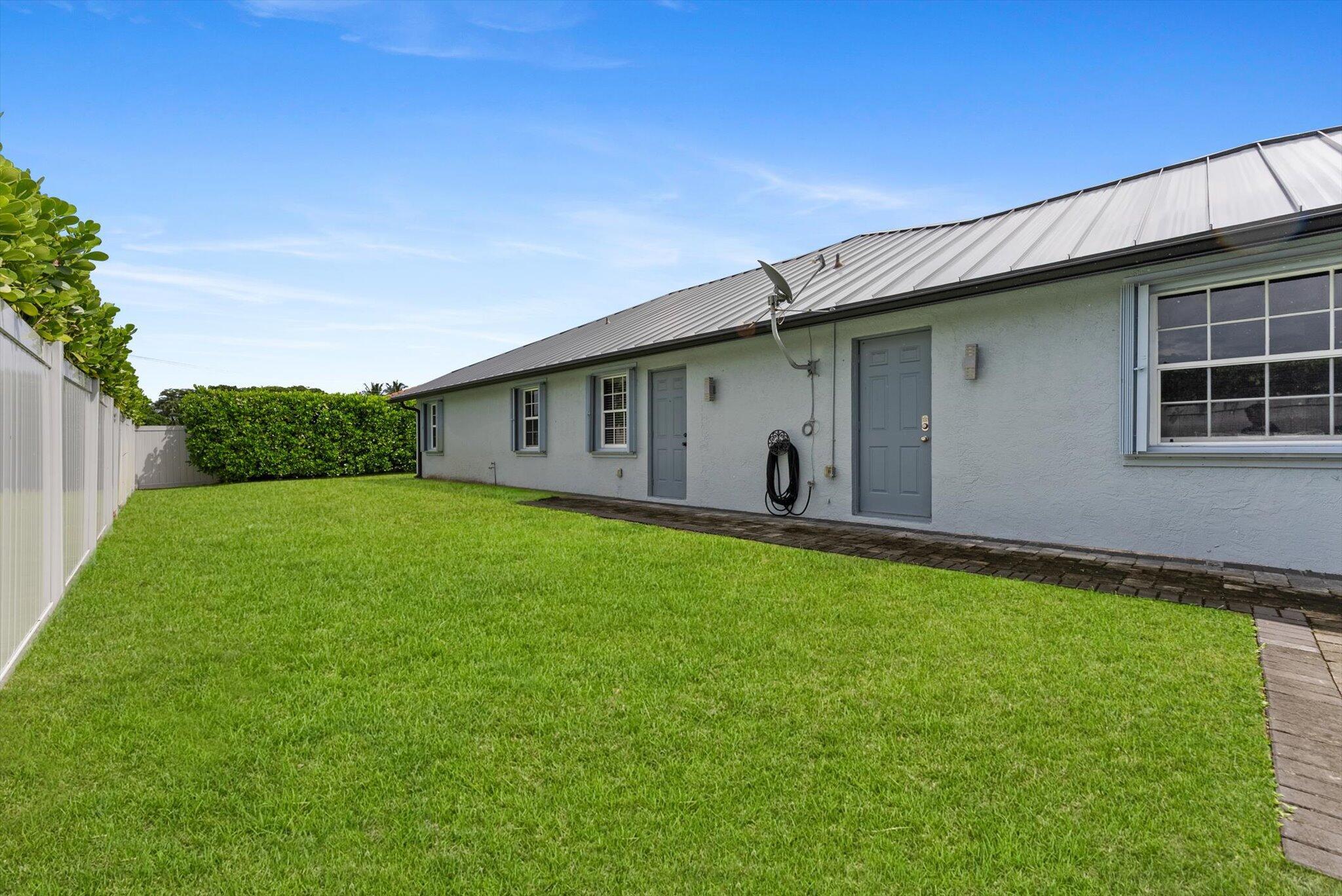 1874 Newhaven Avenue