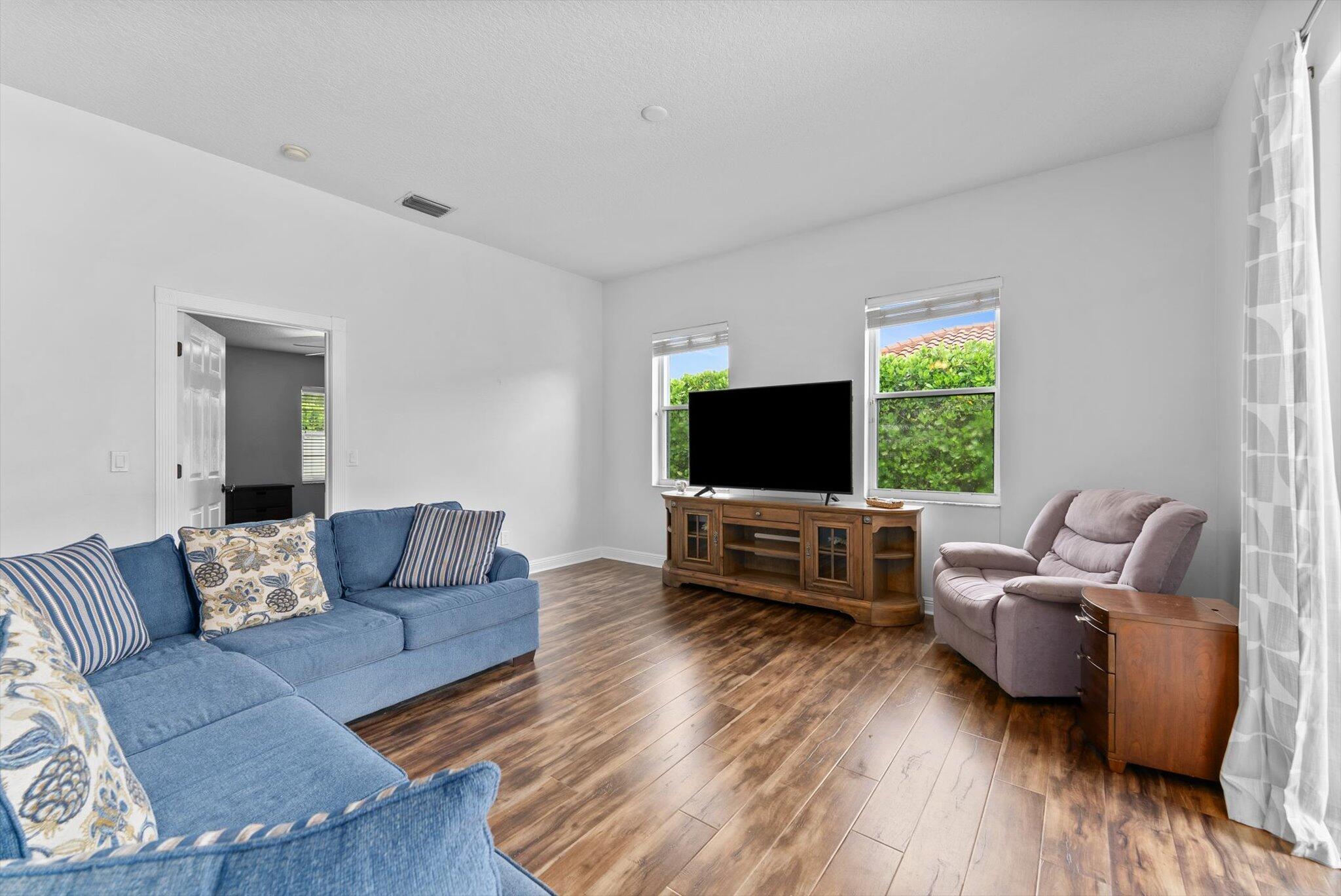 1874 Newhaven Avenue