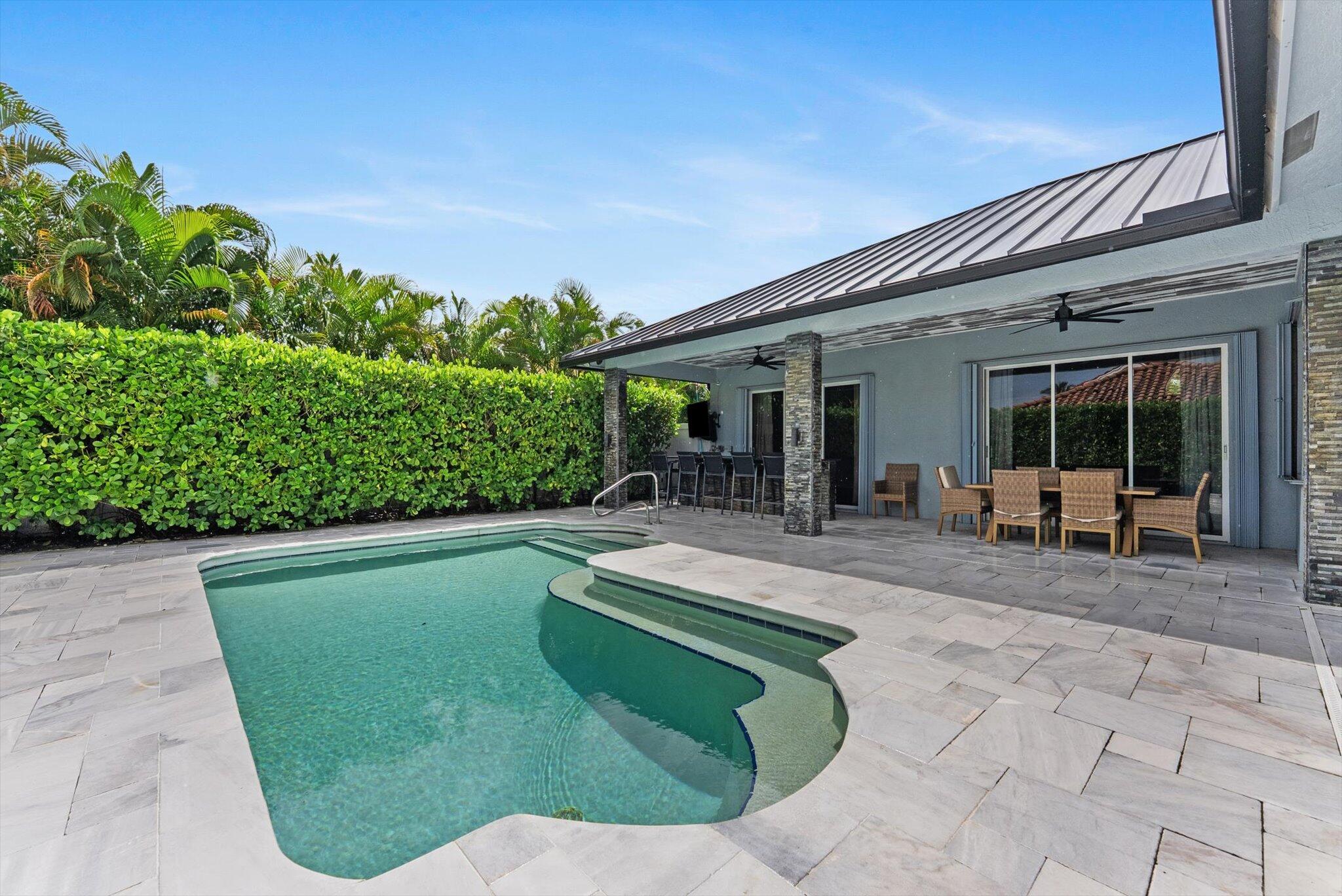 1874 Newhaven Avenue