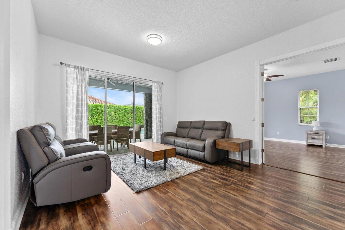 1874 Newhaven Avenue