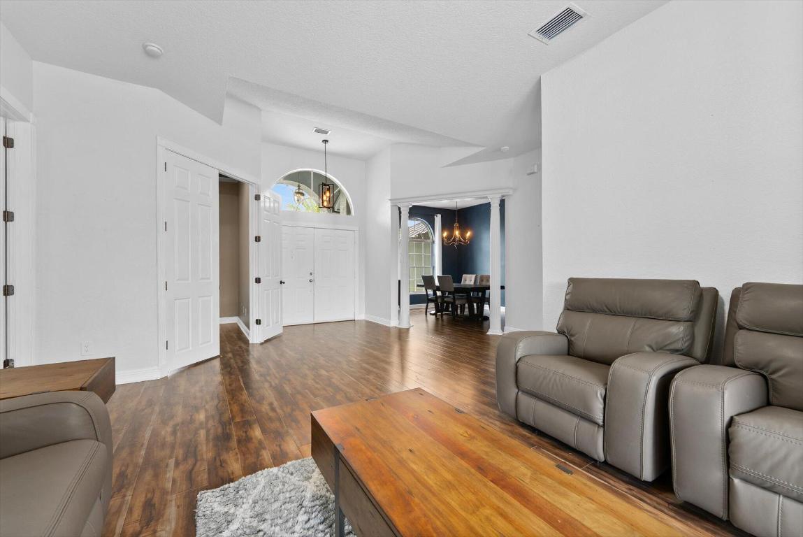 1874 Newhaven Avenue