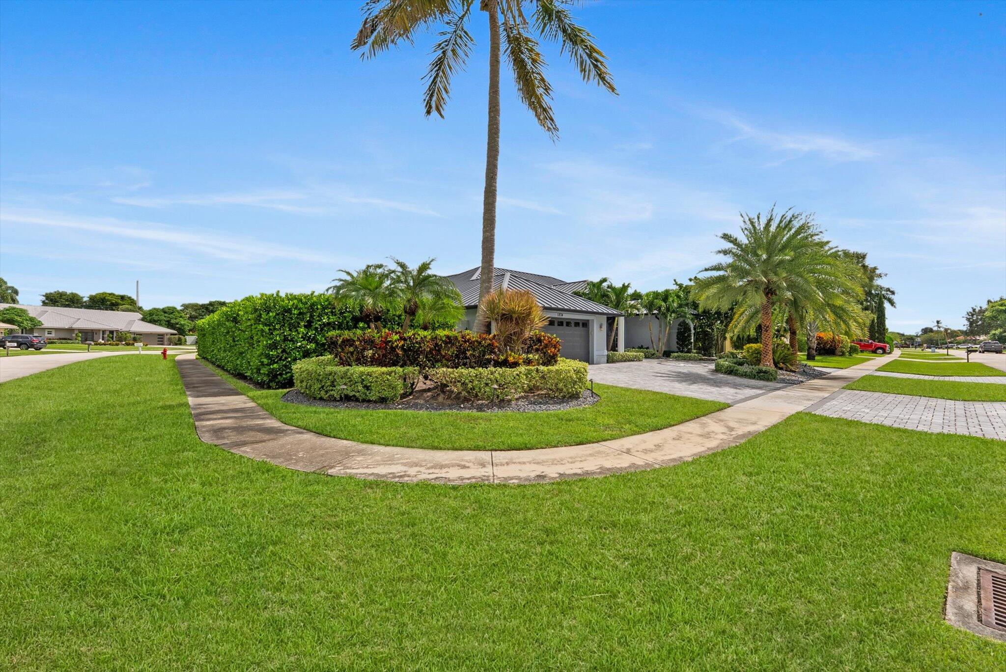 1874 Newhaven Avenue