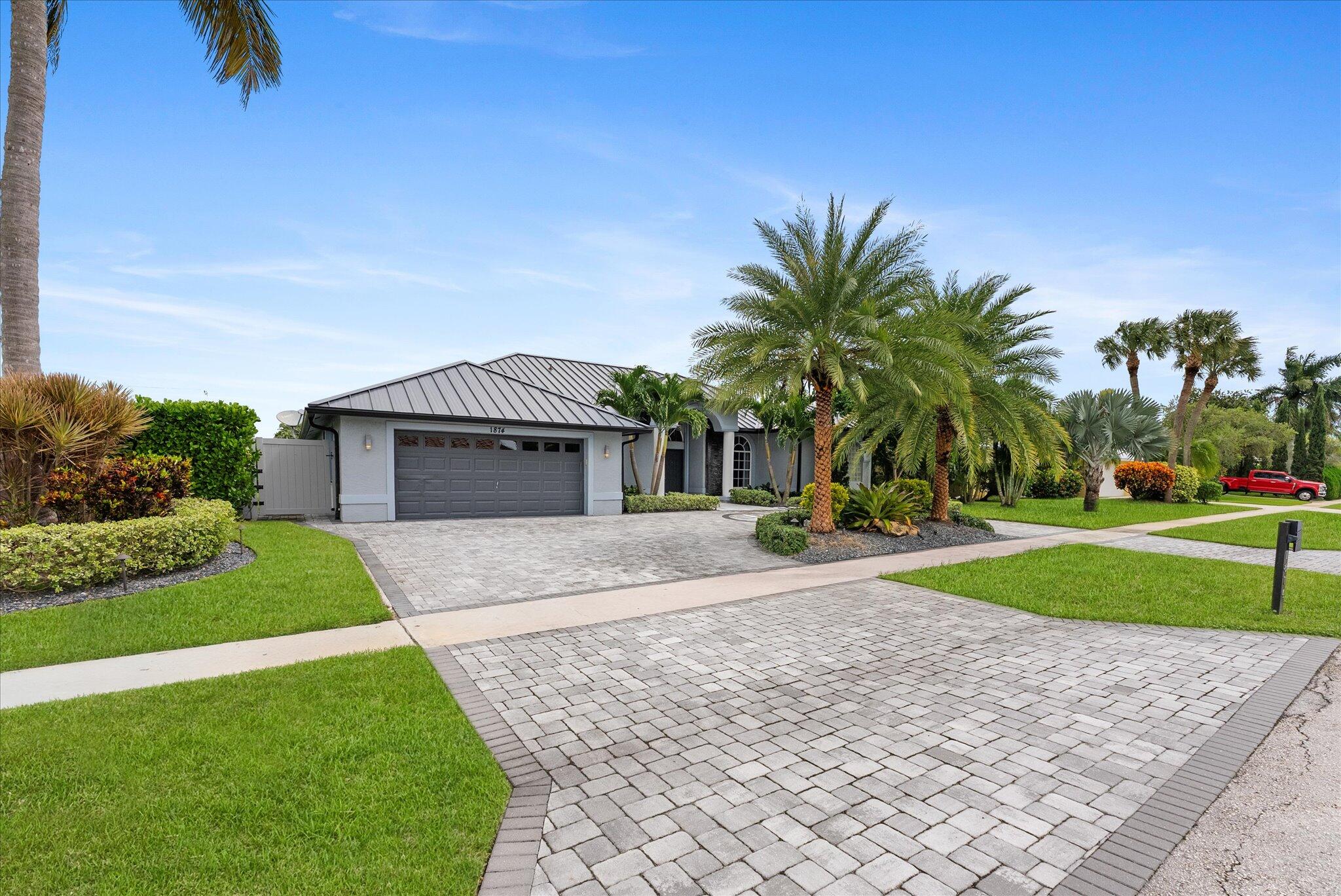 1874 Newhaven Avenue