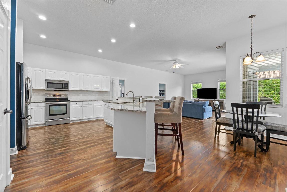 1874 Newhaven Avenue