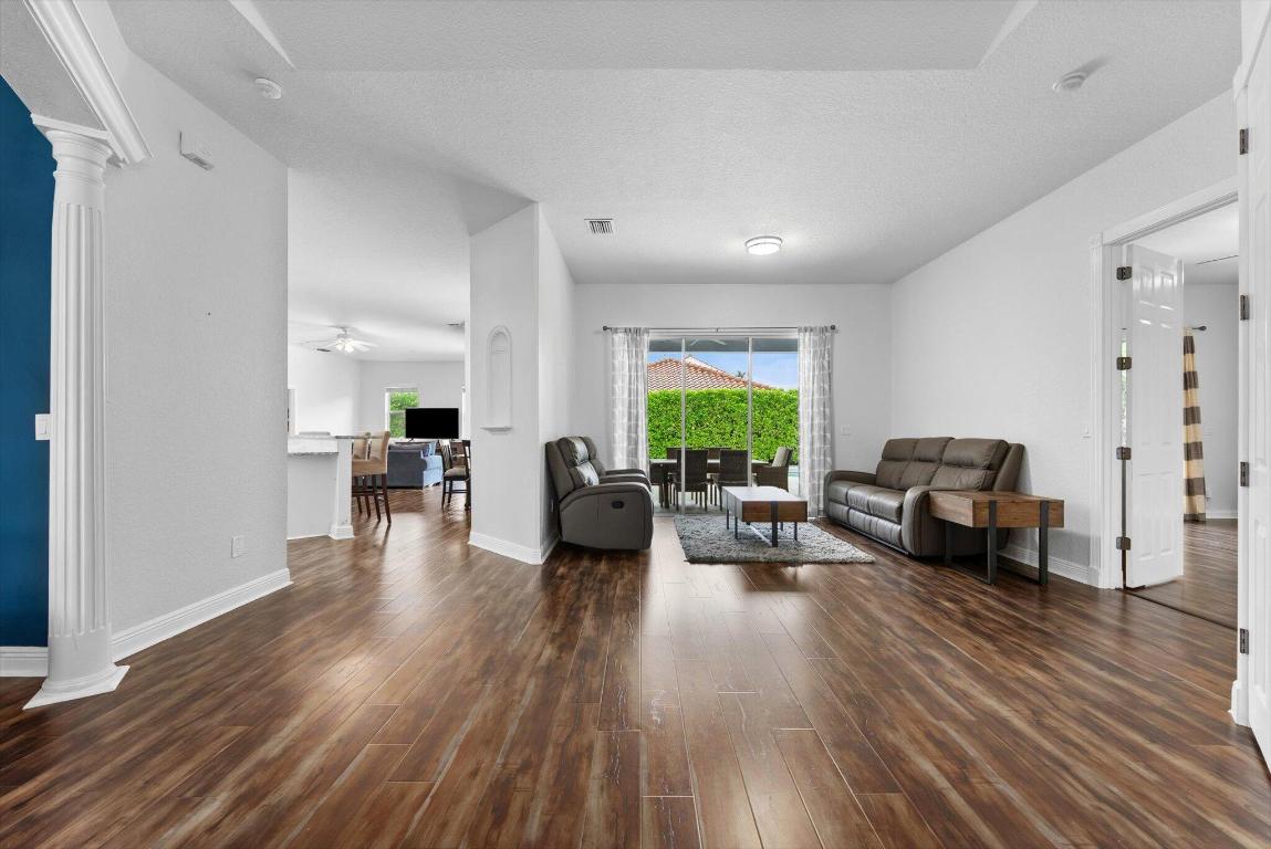 1874 Newhaven Avenue