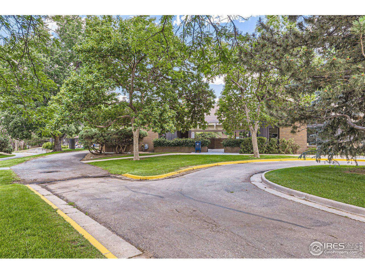 2800 Kalmia Ave A321