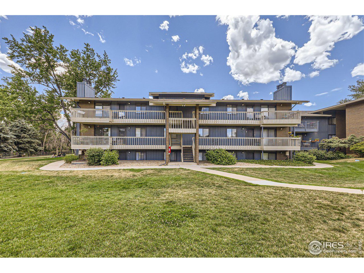 2800 Kalmia Ave A321