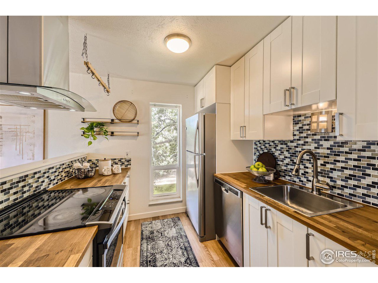 2800 Kalmia Ave A321