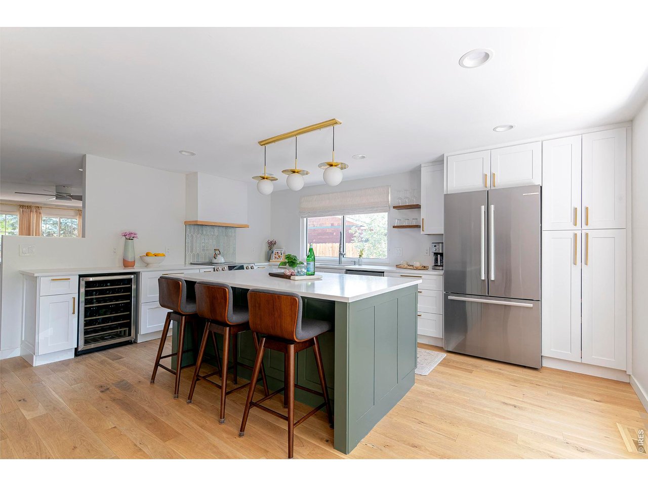 2938 Loma Pl
