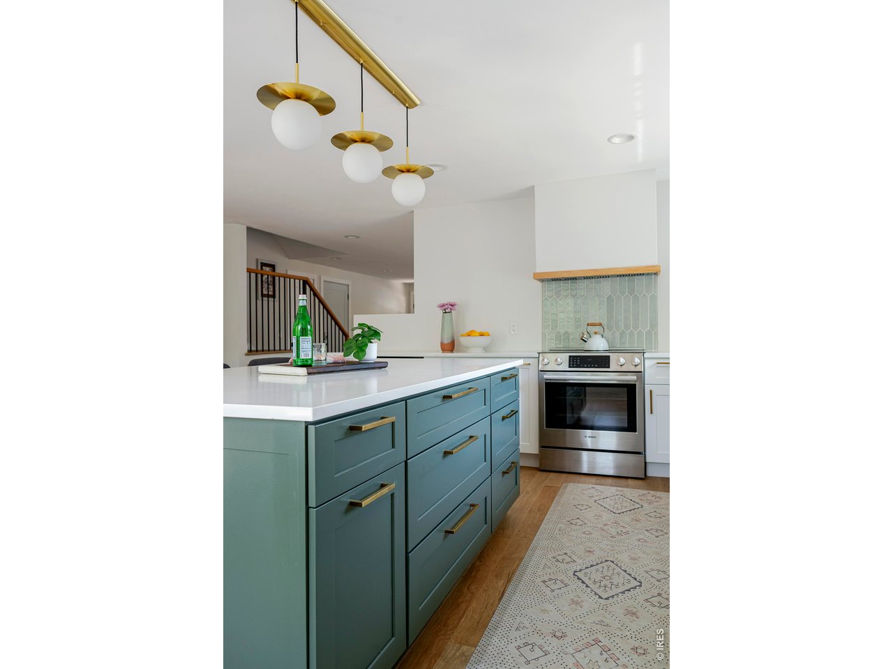 2938 Loma Pl