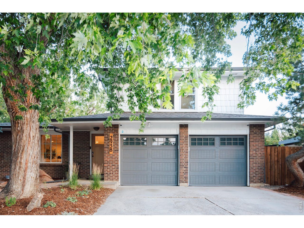 2938 Loma Pl