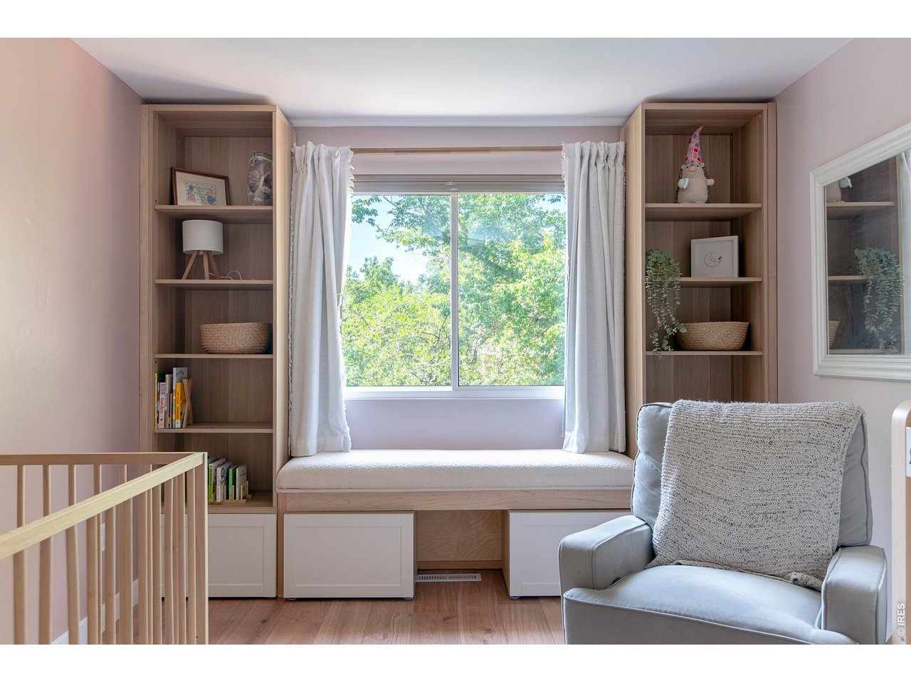 2938 Loma Pl