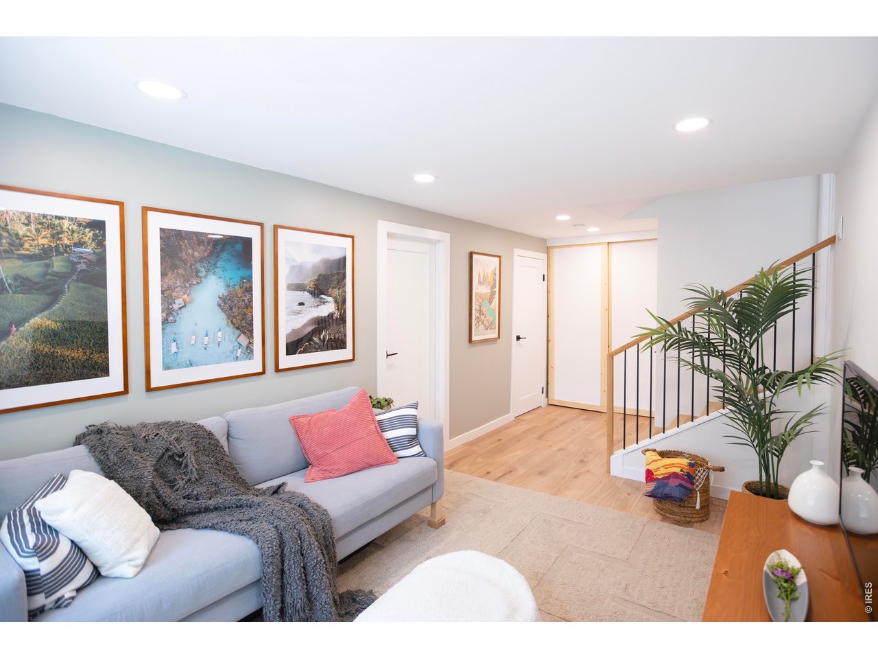 2938 Loma Pl