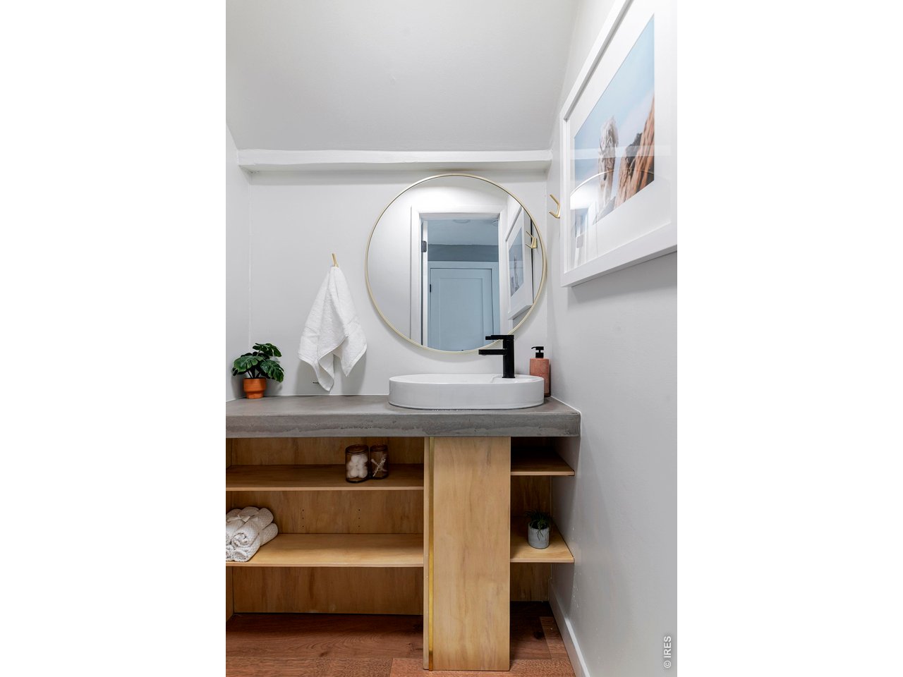 2938 Loma Pl