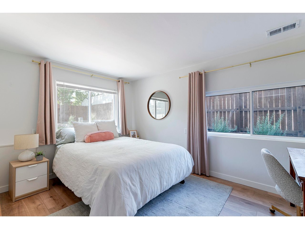 2938 Loma Pl