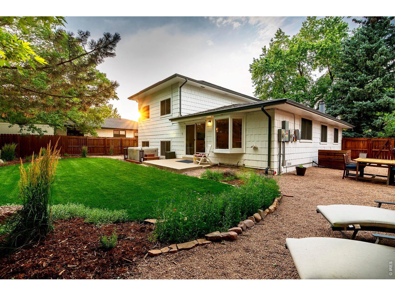 2938 Loma Pl