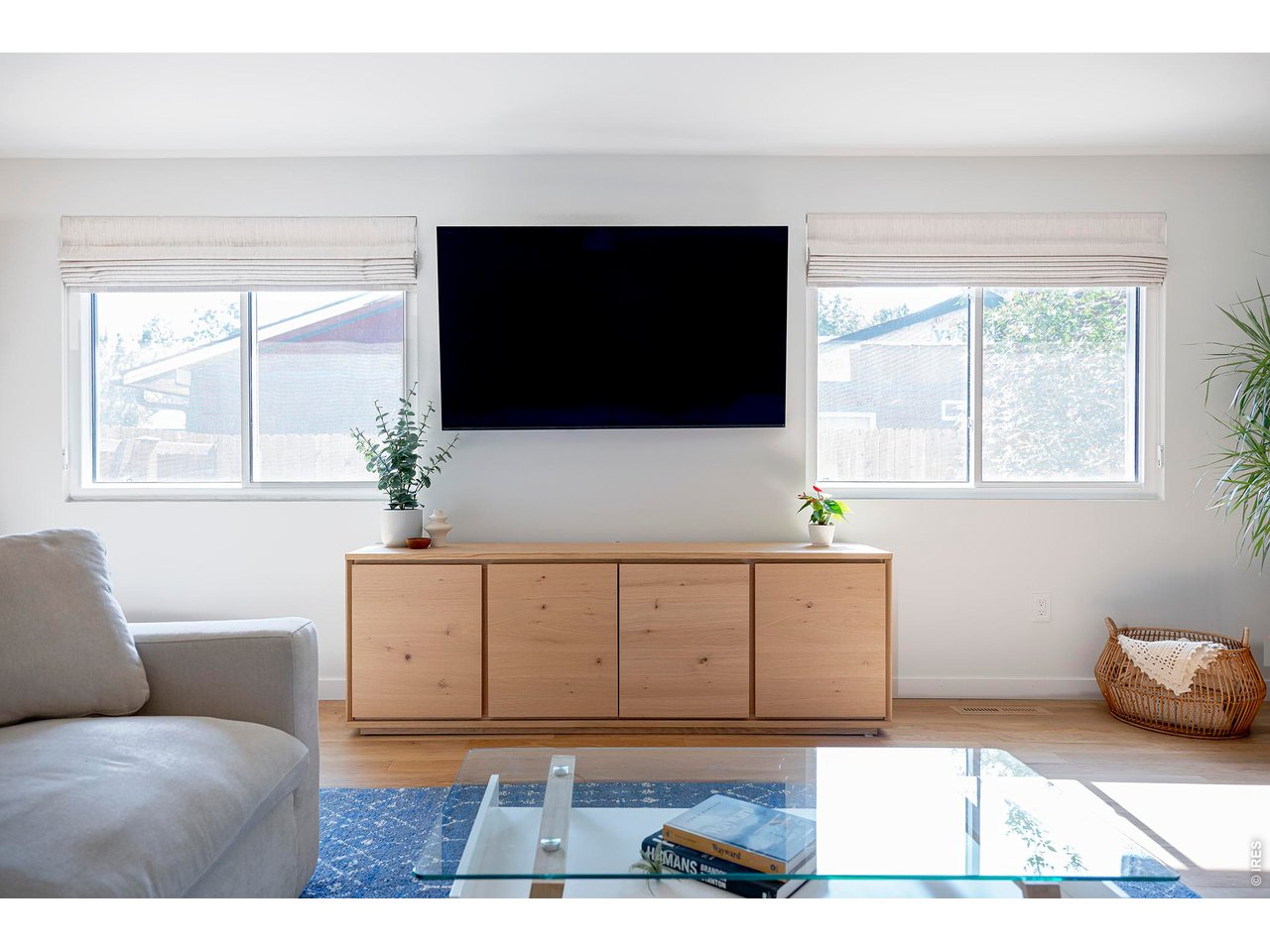 2938 Loma Pl