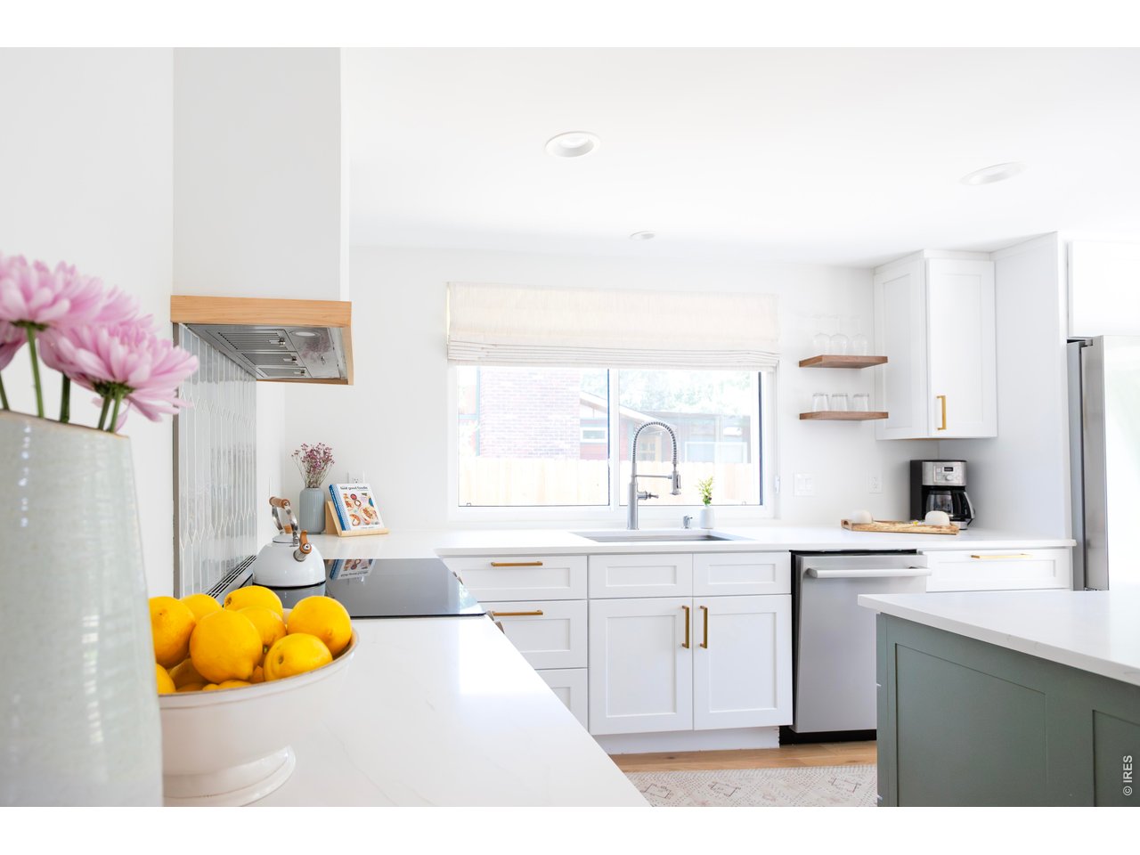 2938 Loma Pl