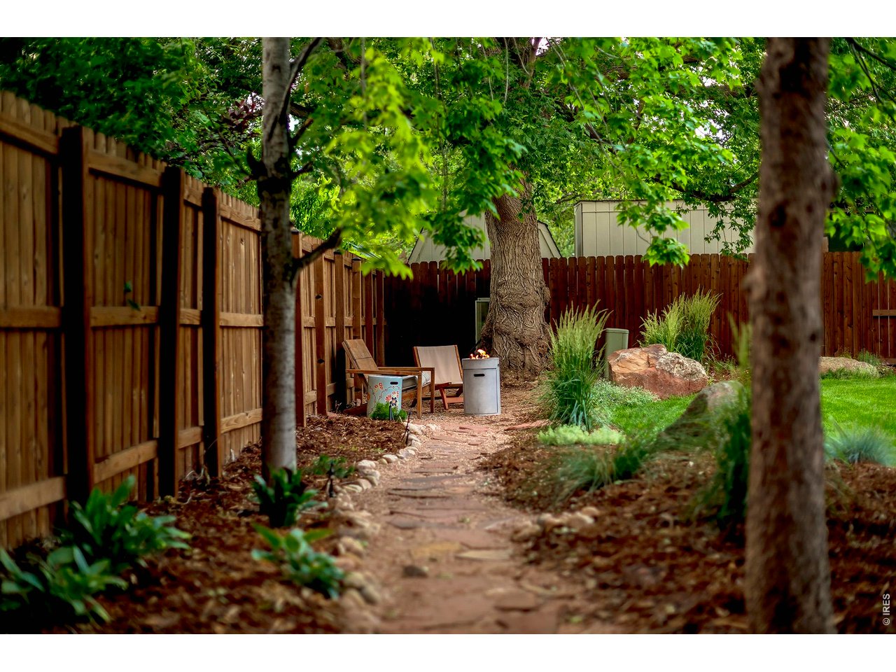 2938 Loma Pl