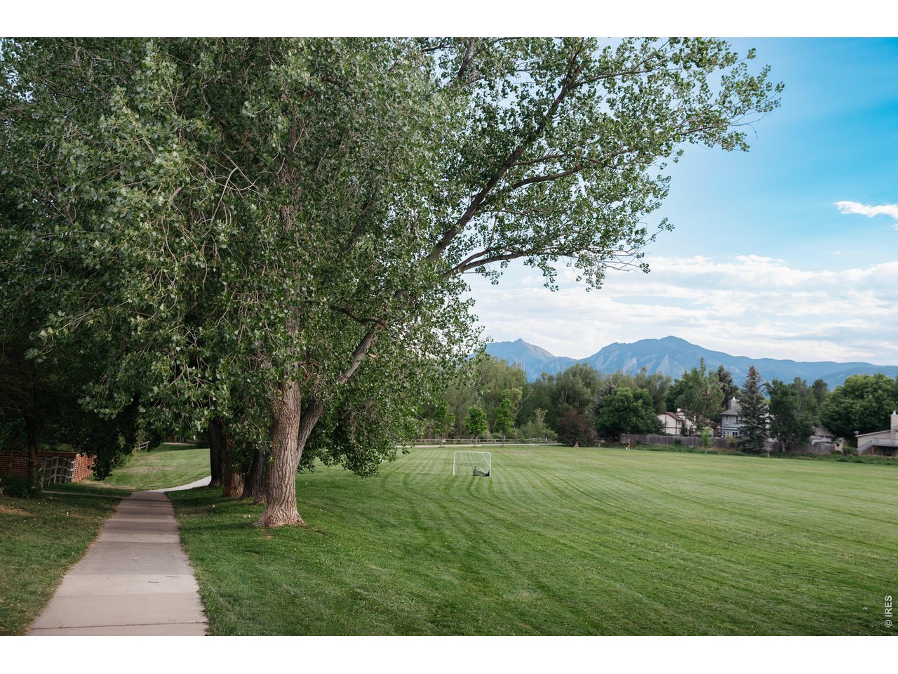 2938 Loma Pl