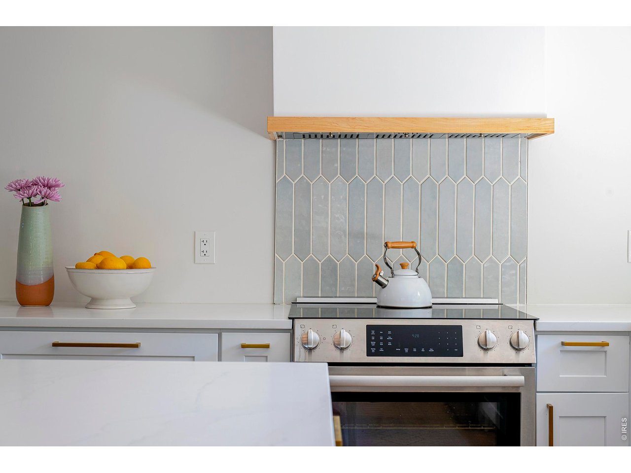 2938 Loma Pl