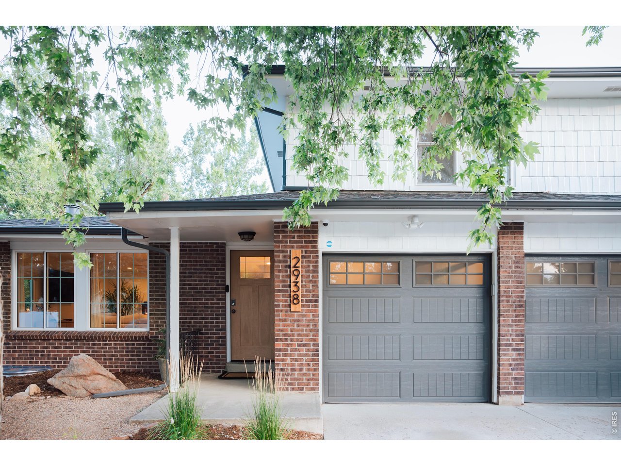 2938 Loma Pl
