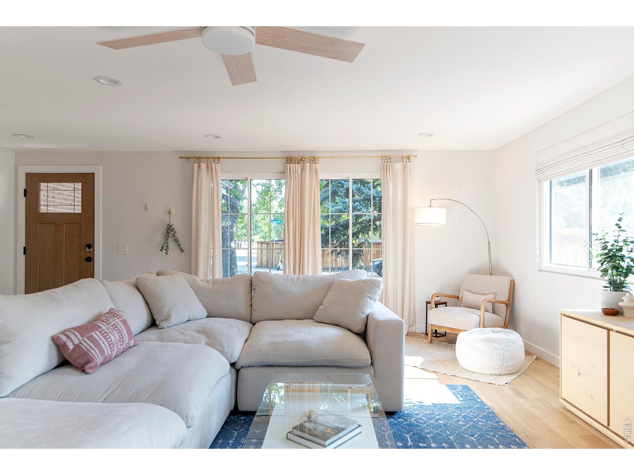 2938 Loma Pl