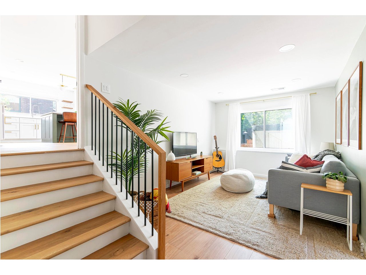 2938 Loma Pl