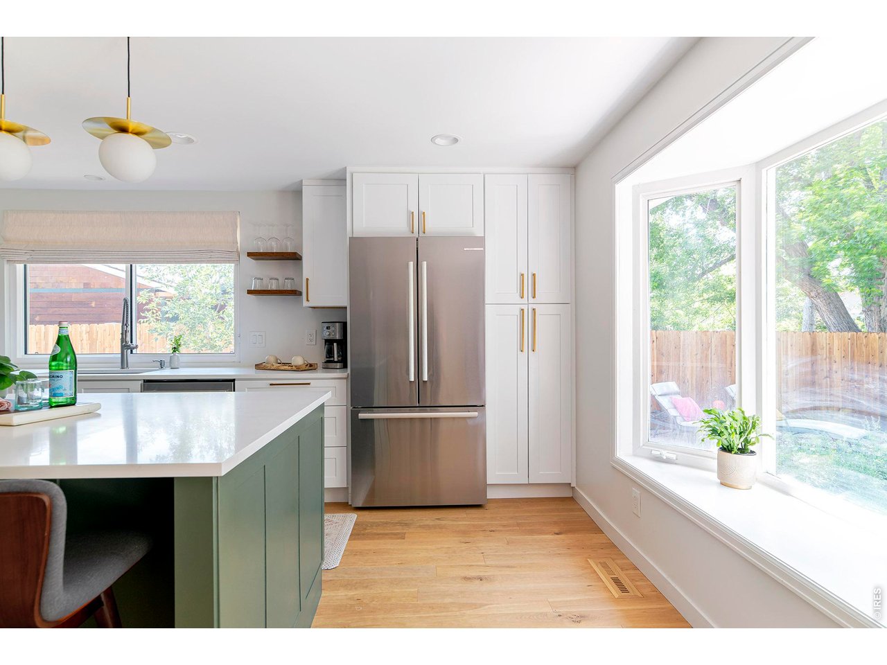 2938 Loma Pl